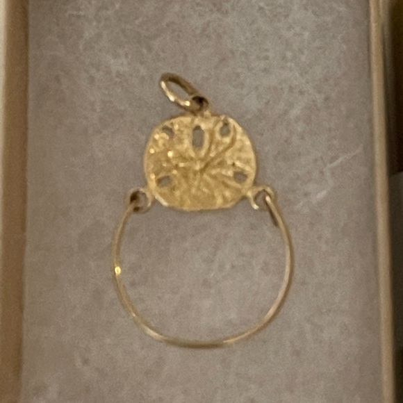 Vintage 14K Gold Sand dollar charm holder pendant - Picture 7 of 7